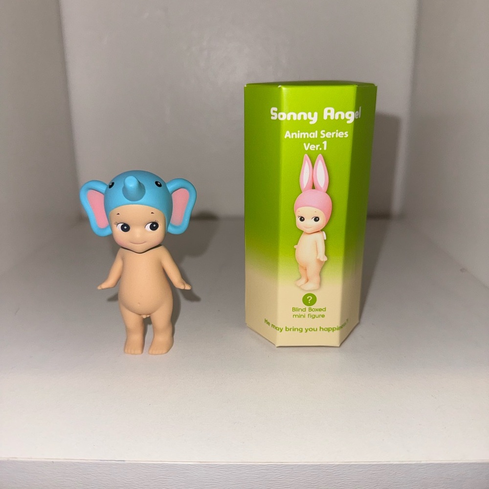 AUTHENTIC Elephant Sonny Angel